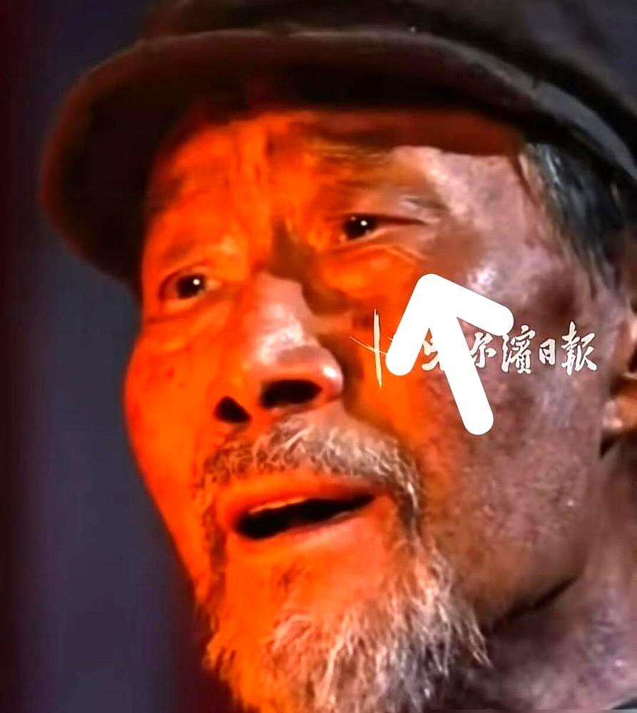 片场里，他一张嘴没台词，监视器后的人先哭了。

李雪健拍那场戏前，刚把药盒塞回口