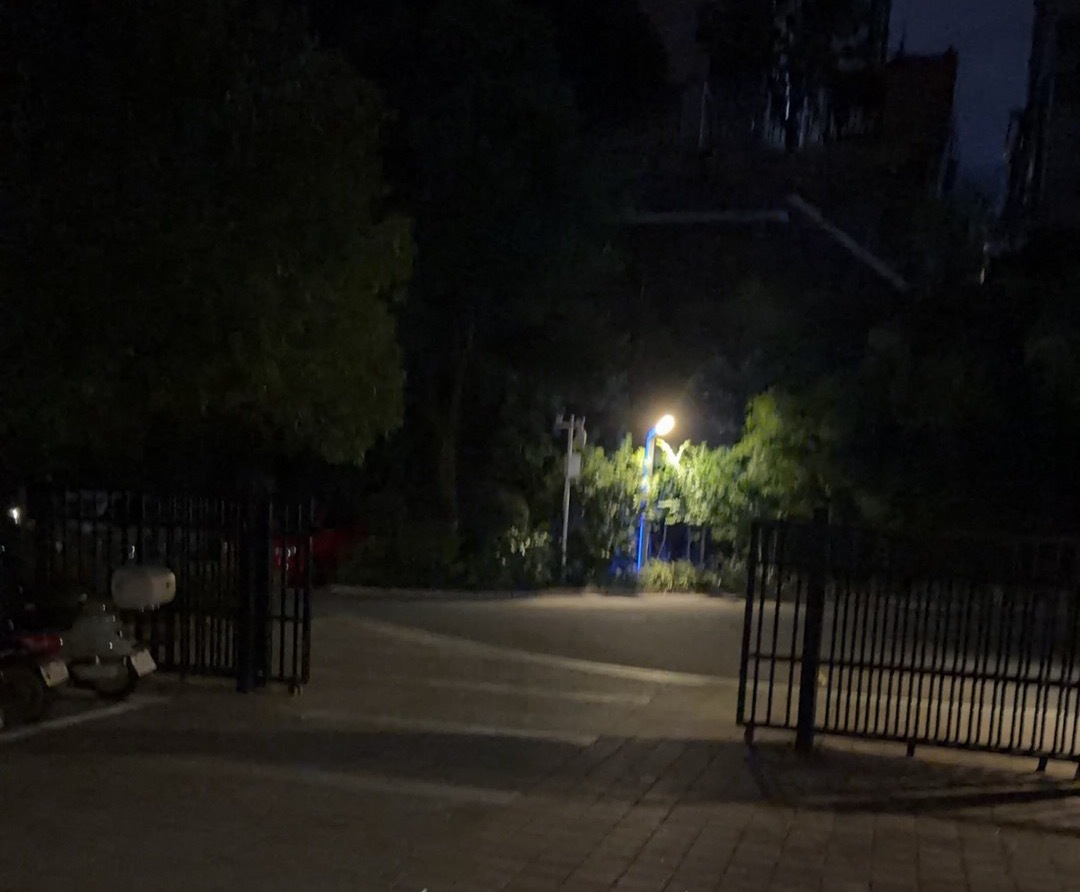 建议女生不要在网上过度分享真心建议大家，别在网上过度分享自己的生活，很多人觉得只