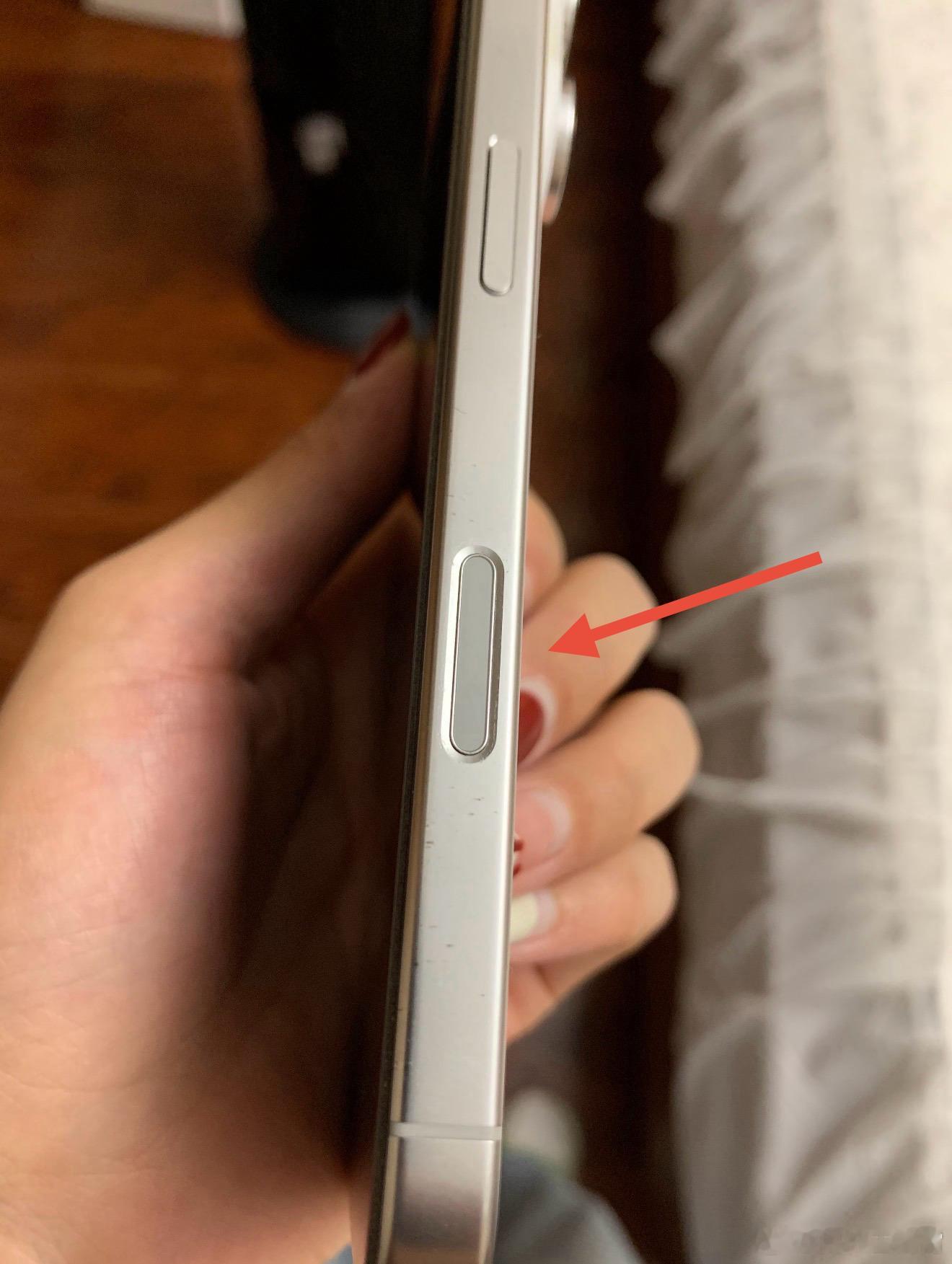 iPhone没有一个按键是多余的这就瞎扯了，但凡用过果子这颗拍照键的朋友大概率都