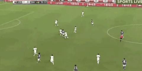 看看日本足球现在的边锋，都是能内切打门，内切传中，都有鲁本的感觉。每个防守球员都