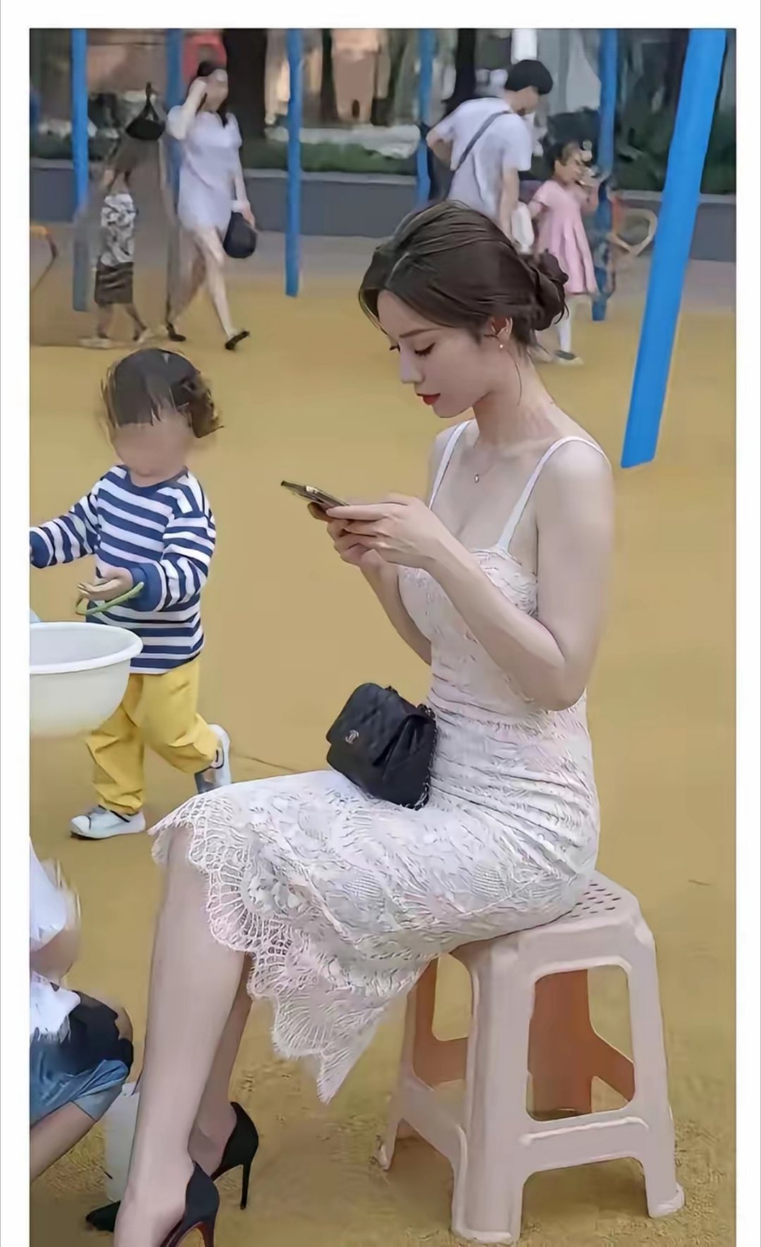 别的不说，反正我媳妇儿是不会穿成这样出门 