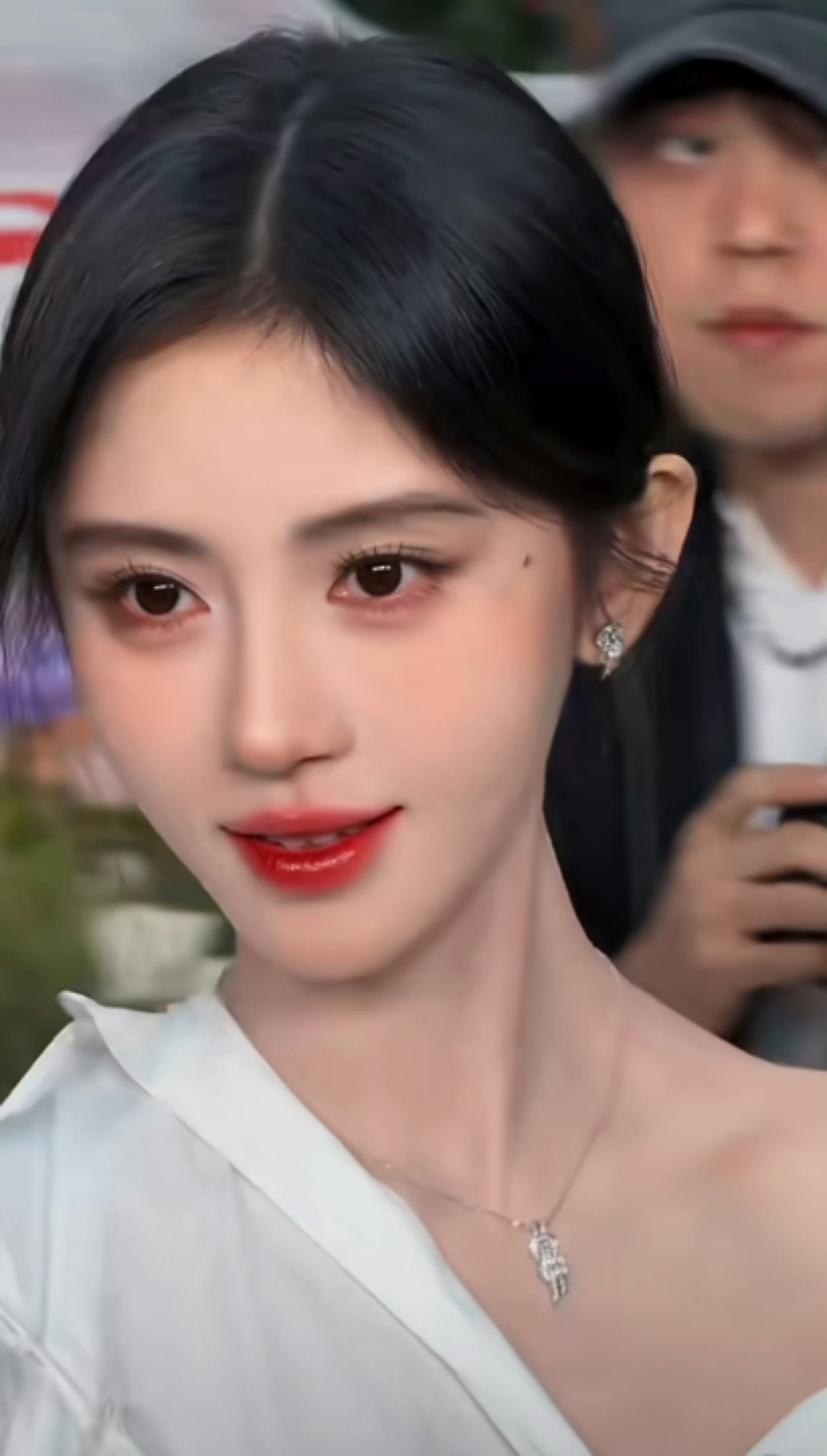 【鞠婧祎】好想水滴筹 助力那些质疑鞠婧祎剧里有单独磨皮的人线下见此女一次 鞠婧祎