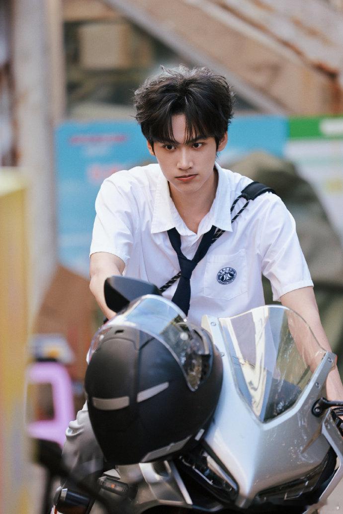 周柯宇杀青plog周柯宇说杀青不告别 周柯宇杀青plog，柯宇说杀青不告别，那就