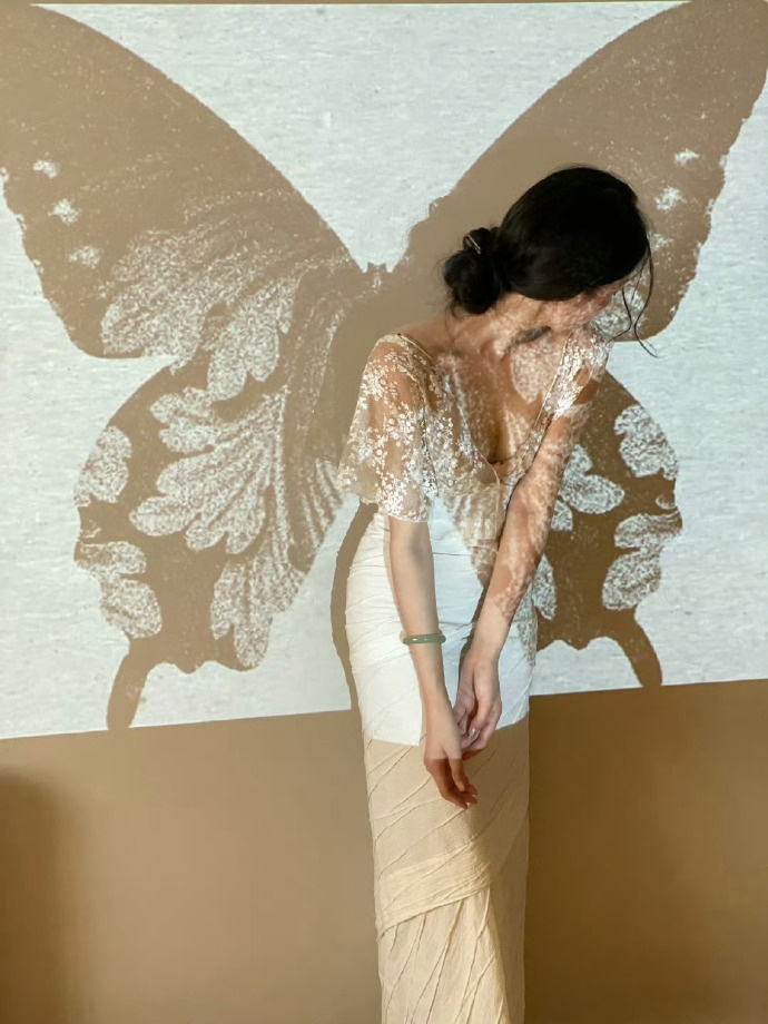 “  不开心就出去浪，天空是你的，  阳光是你的，心情是自己给的，  不管几岁，