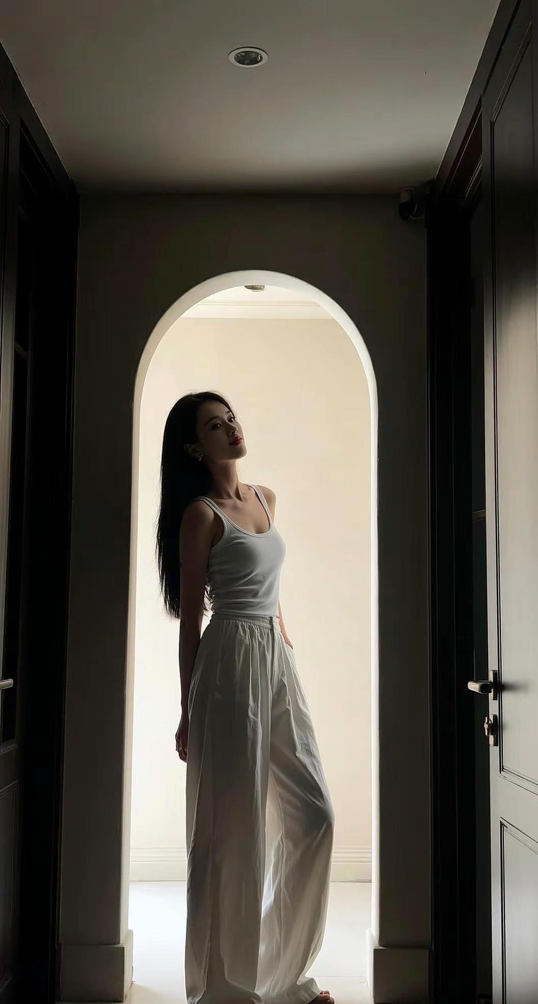 “每个人的路不同  做自己就好 人静 物简心安  知足”AI光影氛围感写真