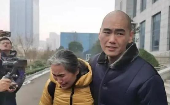 一场青春，困于铁窗15年！这起轰动全国的冤案，终于真相大白！😰
原本阳光开朗的