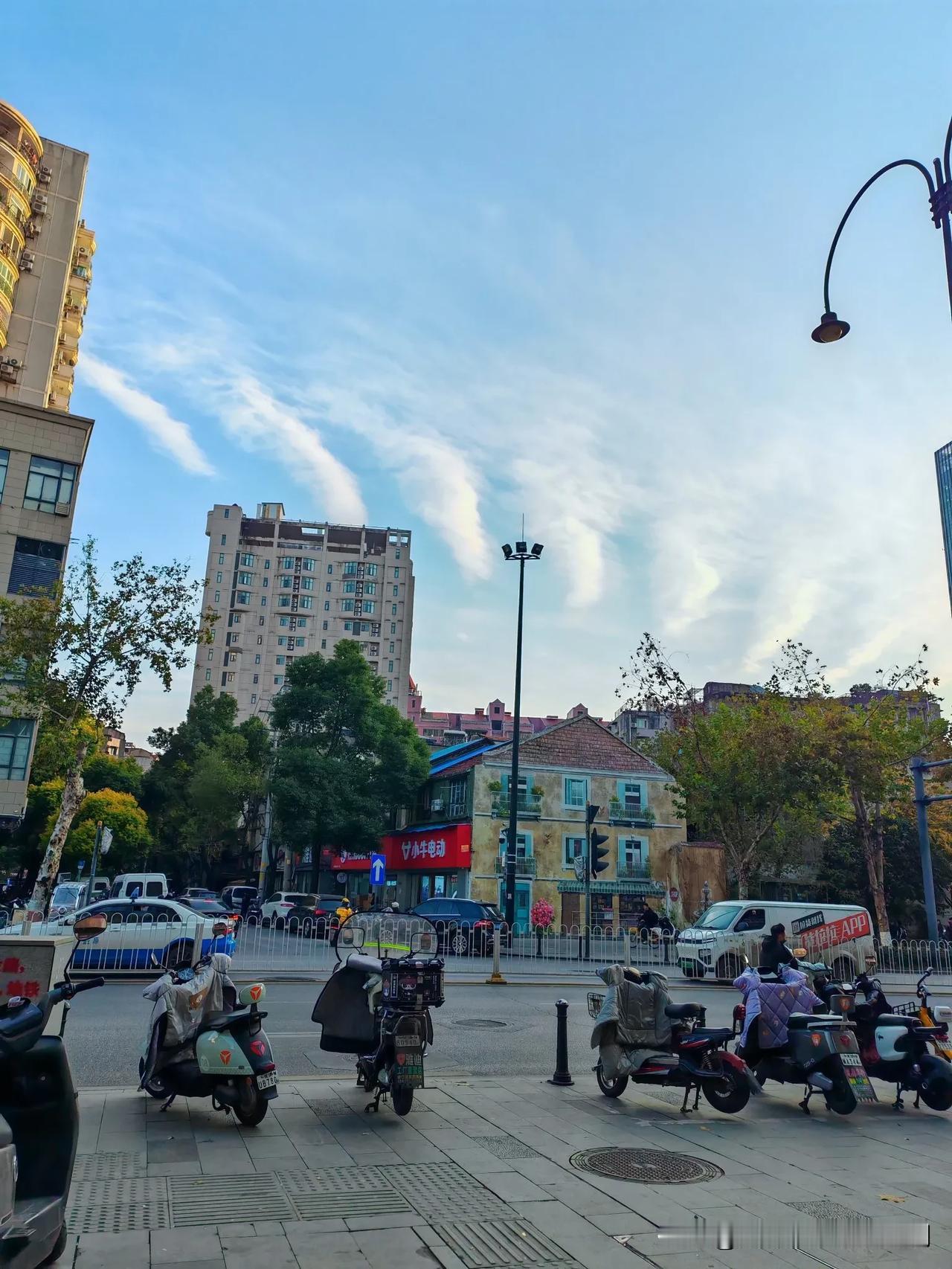 云☁️都如此自觉的排队[击掌][击掌][击掌]