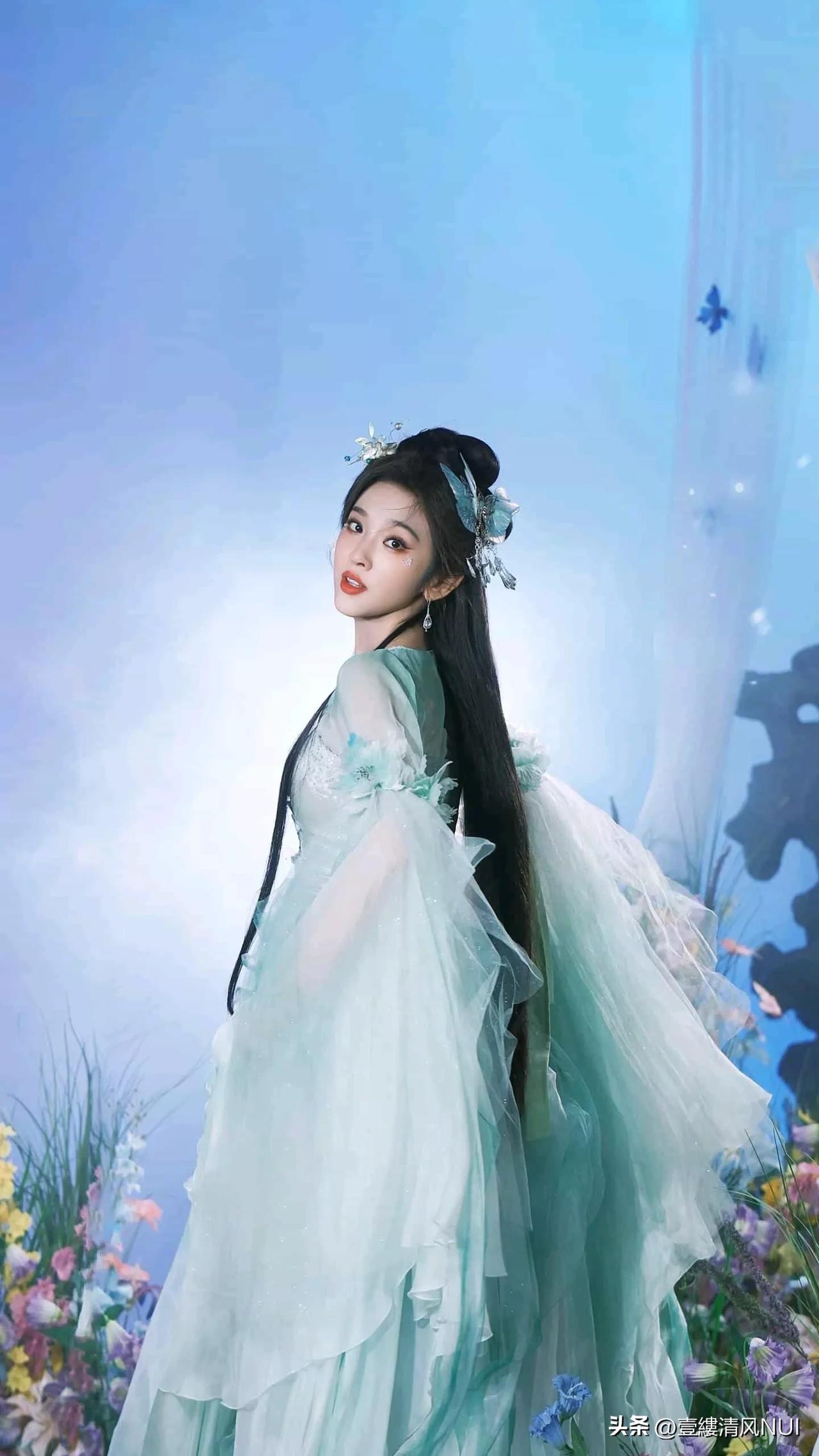 盘点女星的蝴蝶仙子造型，唐艺昕温婉、鞠婧祎清冷，热巴明艳动人！