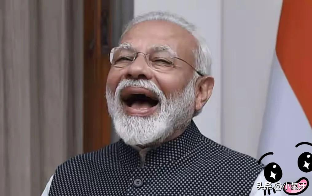 印度这波操作真是让人“大开眼界”。这边刚求着买尿素化肥救急，那边转身就翻脸，宣布