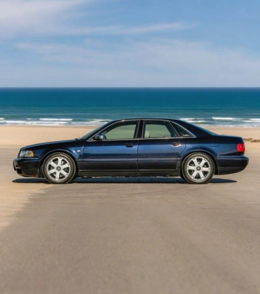 奥迪S8：西装暴徒的鼻祖这台奥迪S8 D2，是奥迪S8的开山之作，更是“西装暴徒