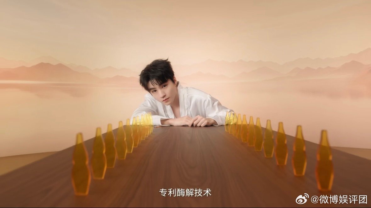 王俊凯说时光从不会辜负认真的人 王俊凯的故事，是关于时间和耐心的故事。他不赶路，