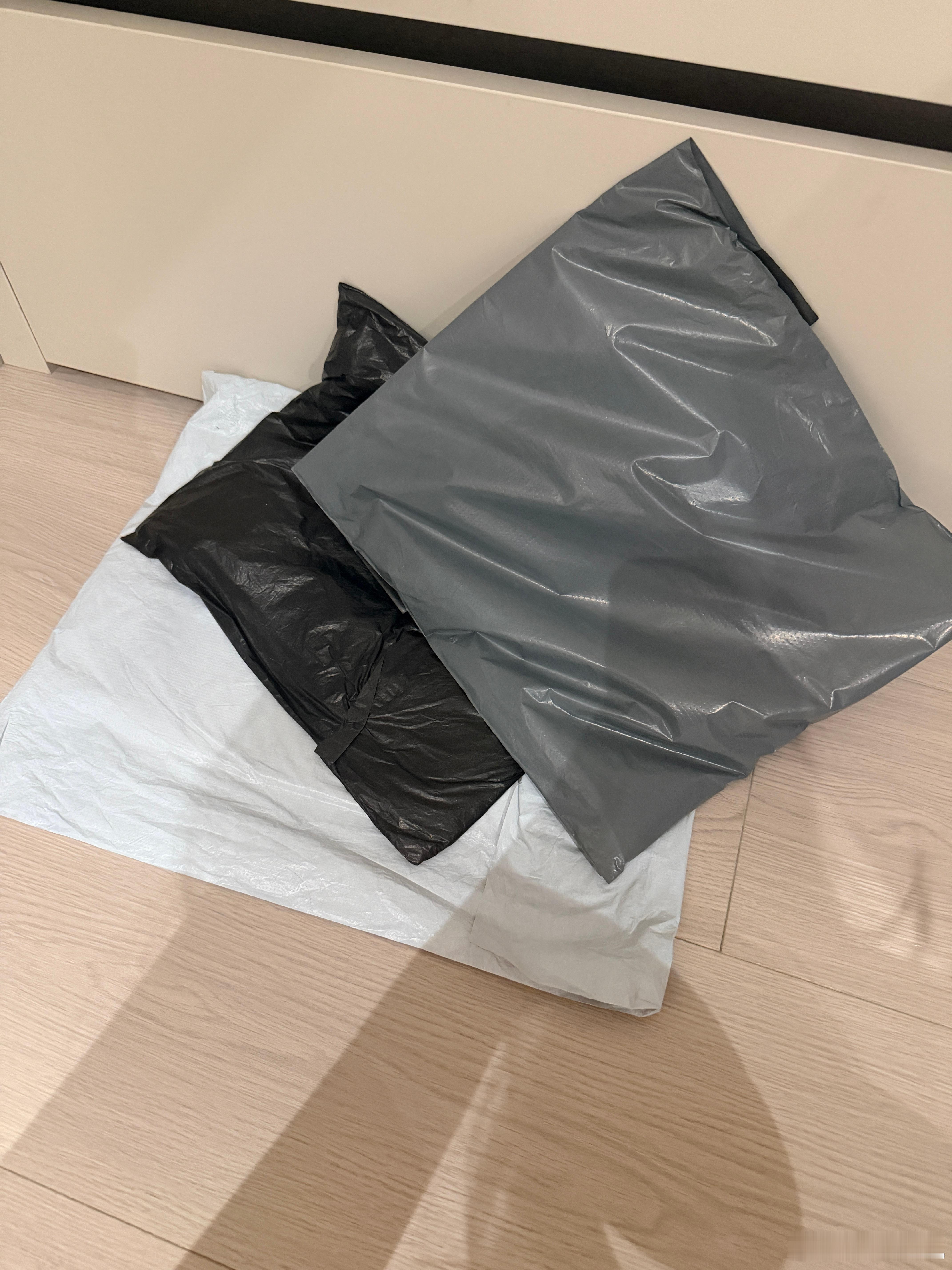 本来还想着快递一到立马拆开，不合适直接退掉，结果专门为去迪士尼准备的衣服都到货三