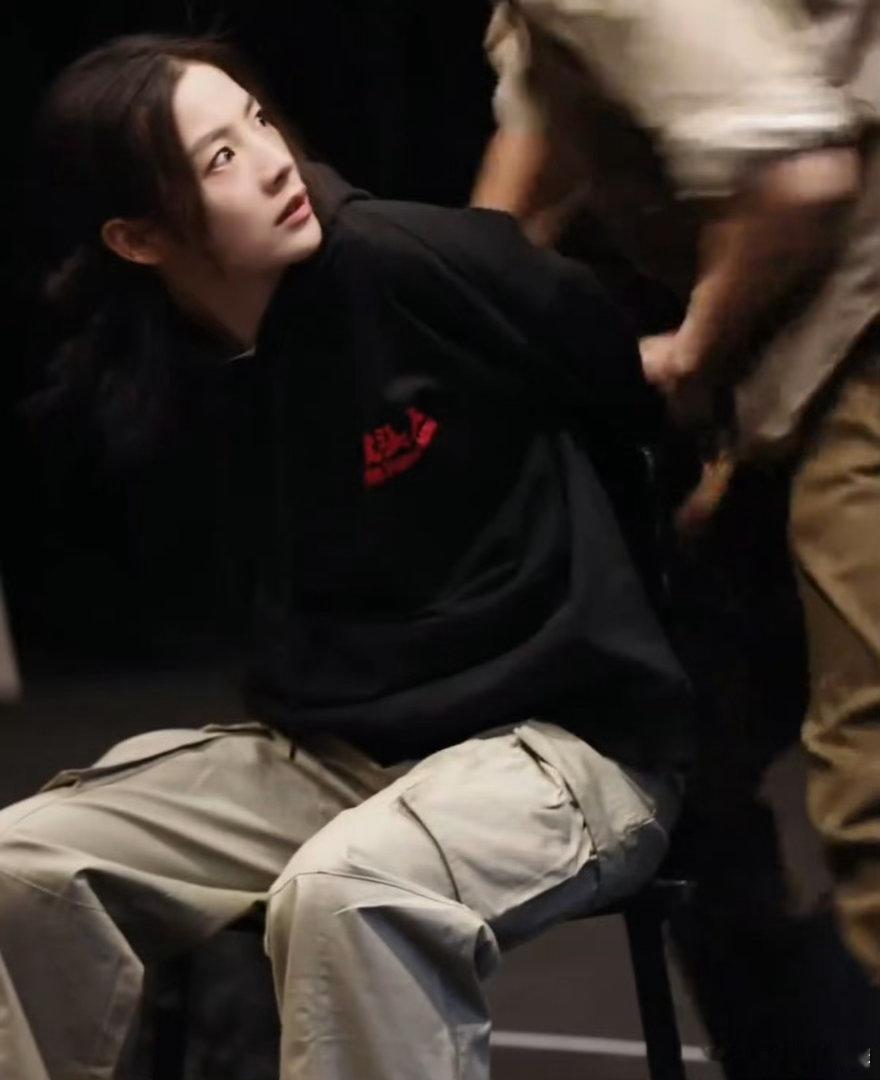 陈丽君13岁告别村子学艺陈丽君越剧启蒙在父亲的哼唱里 父亲的哼唱是最初的旋律，1