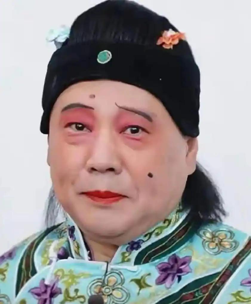 郭德纲看来是对“俗”这个概念一直耿耿于怀。
3月19日，郭德纲发布长文，用半辈子