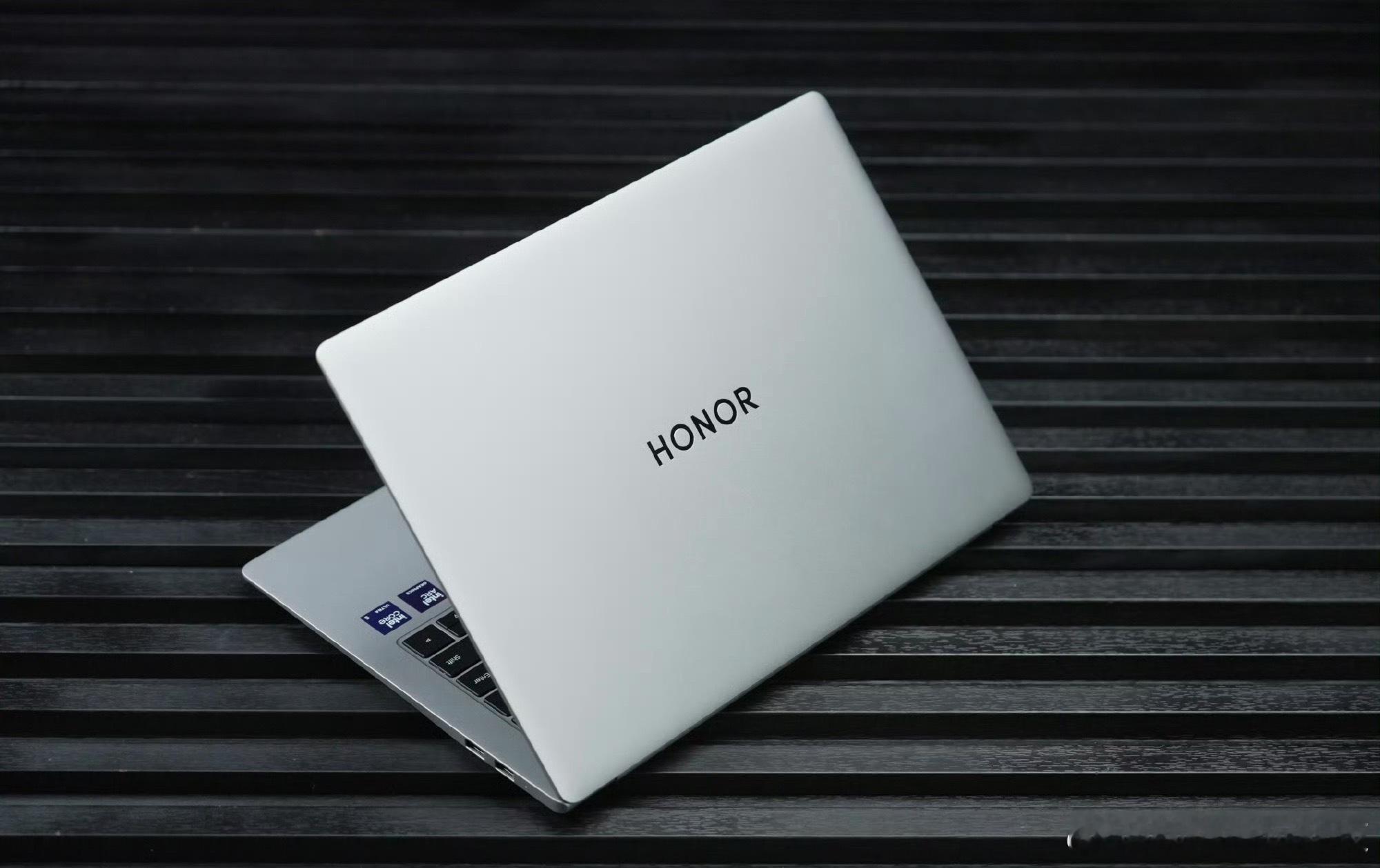 荣耀MagicBook Pro 14寸星辰灰实拍⬇️ 