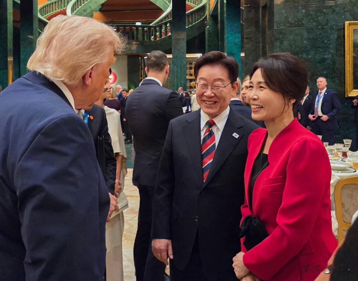 一夜之间，风向大变！韩国总统李在明成为“新宠”。多家外媒在报道中披露，在土耳其举