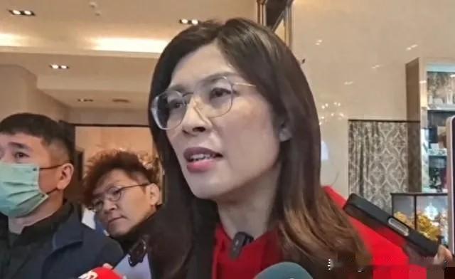 郑丽文不去锦上添花，而去雪中送炭，这样做真的该赞！
 
别人春节都在发春联、抢镜