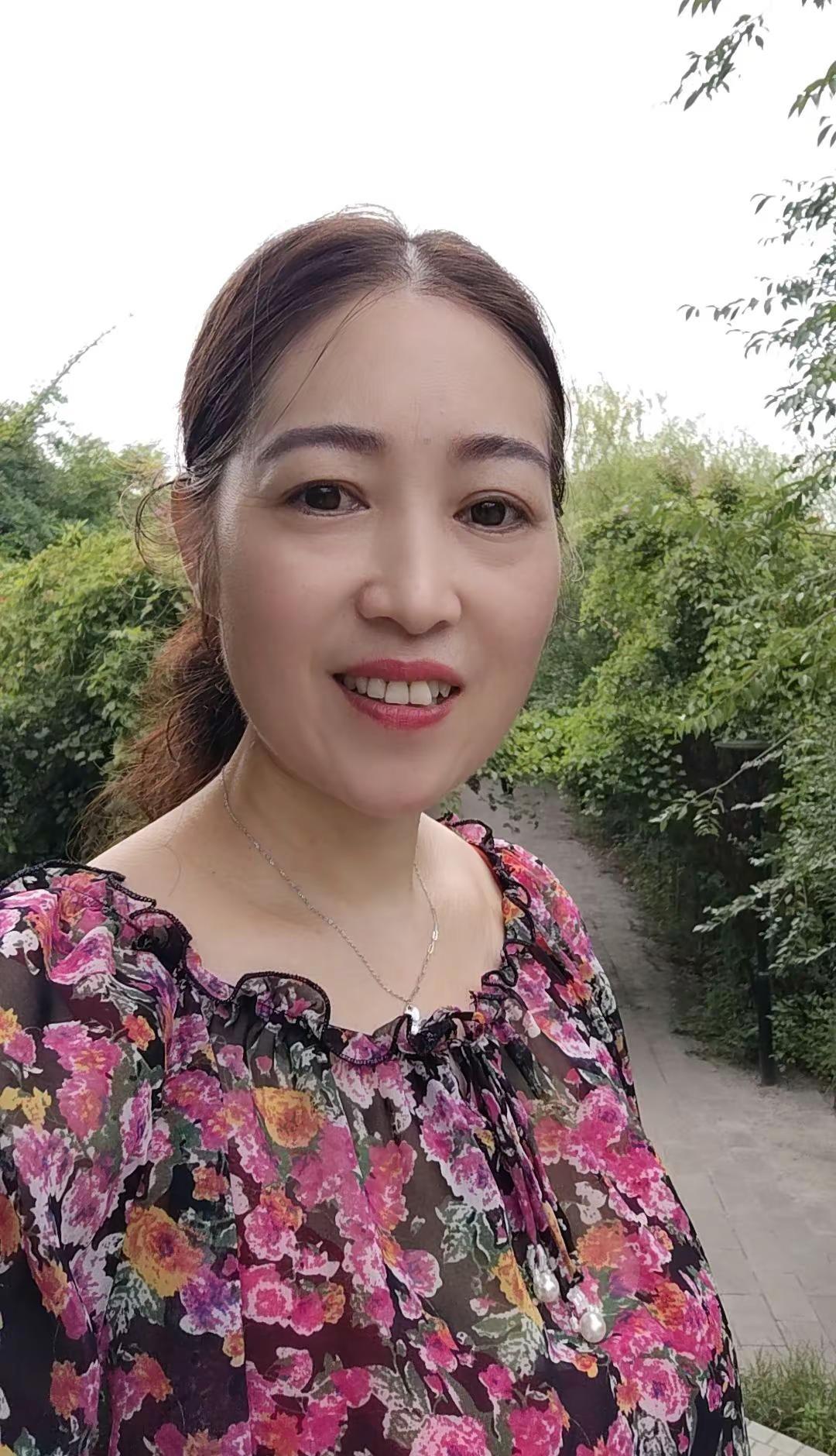 一年过的好快，浅秋的风，终究凉了，匆匆一年又秋天，真是岁月不堪数，故人不如初，有