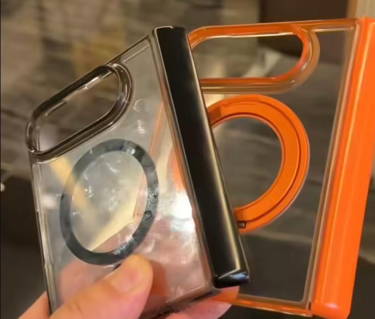 折叠iPhone手机壳曝光苹果首款阔折叠，比例看着和华为 Pura X Max 