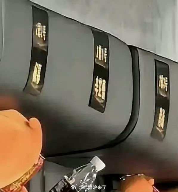 微博之夜内场不是，肖战座位呢？？ 