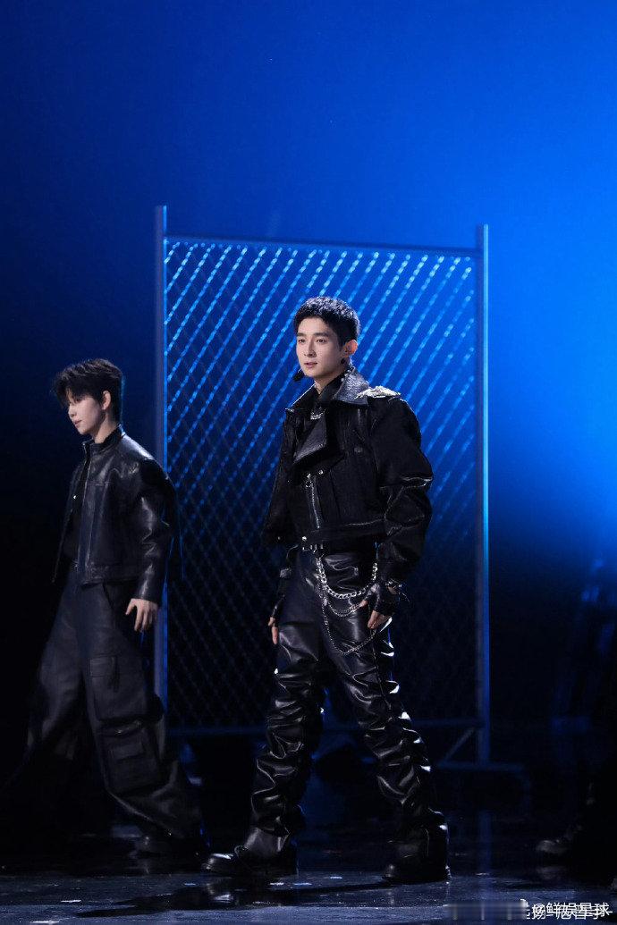 一个小孩难住了危晋宇稳扎稳打的危晋宇，居然被几个字的咬字难住，愁出的表情包我能笑