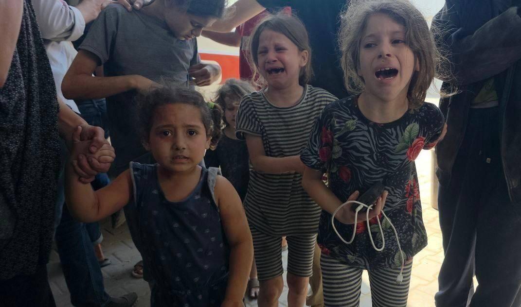 哈马斯这次同意放人，说白了就是被逼到墙角后的精明算计。既是被现实所迫，也想趁机捞