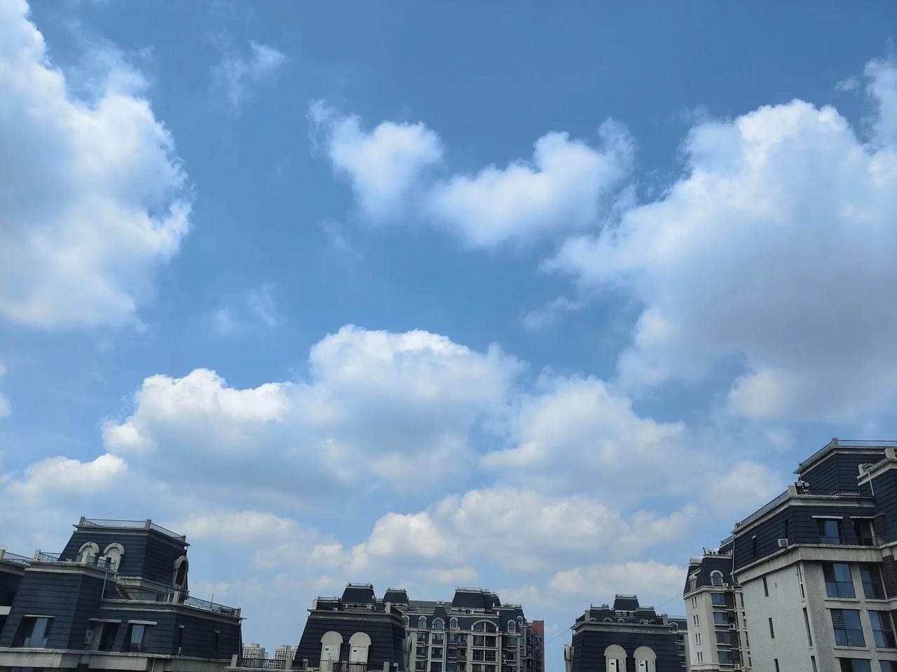 晒图笔记大赛城市天空[送心]