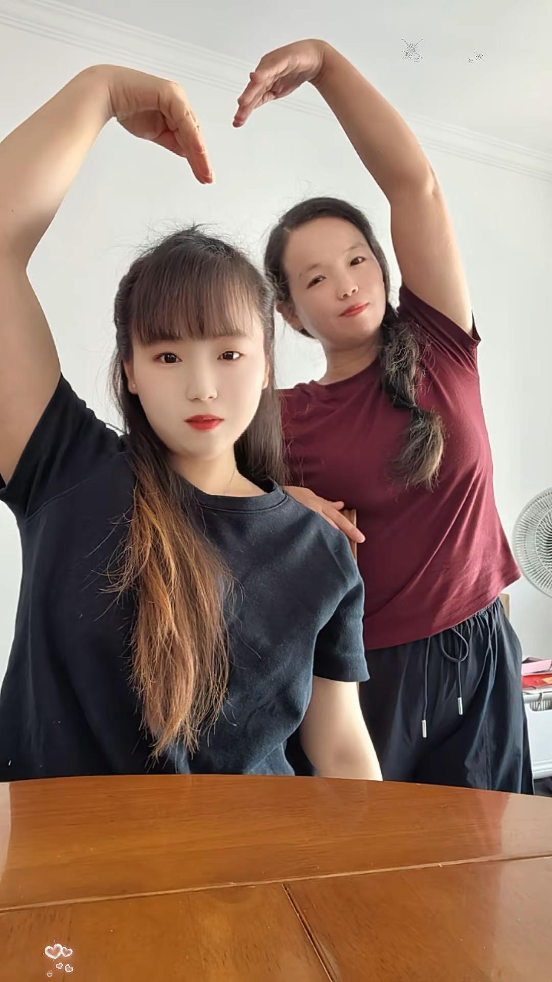 相聚总是短暂的，这一刻我真的真的很羡慕不用背井离乡出门了打工的人，小时候总想逃离