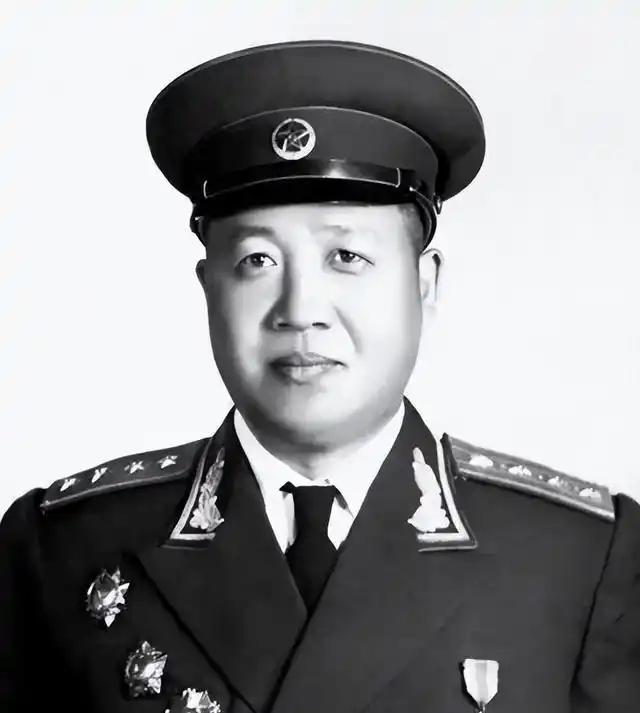 [太阳]他是唯一被日军列入战争名将录的团级将领，也是志愿军最猛团长，外号“范大胆