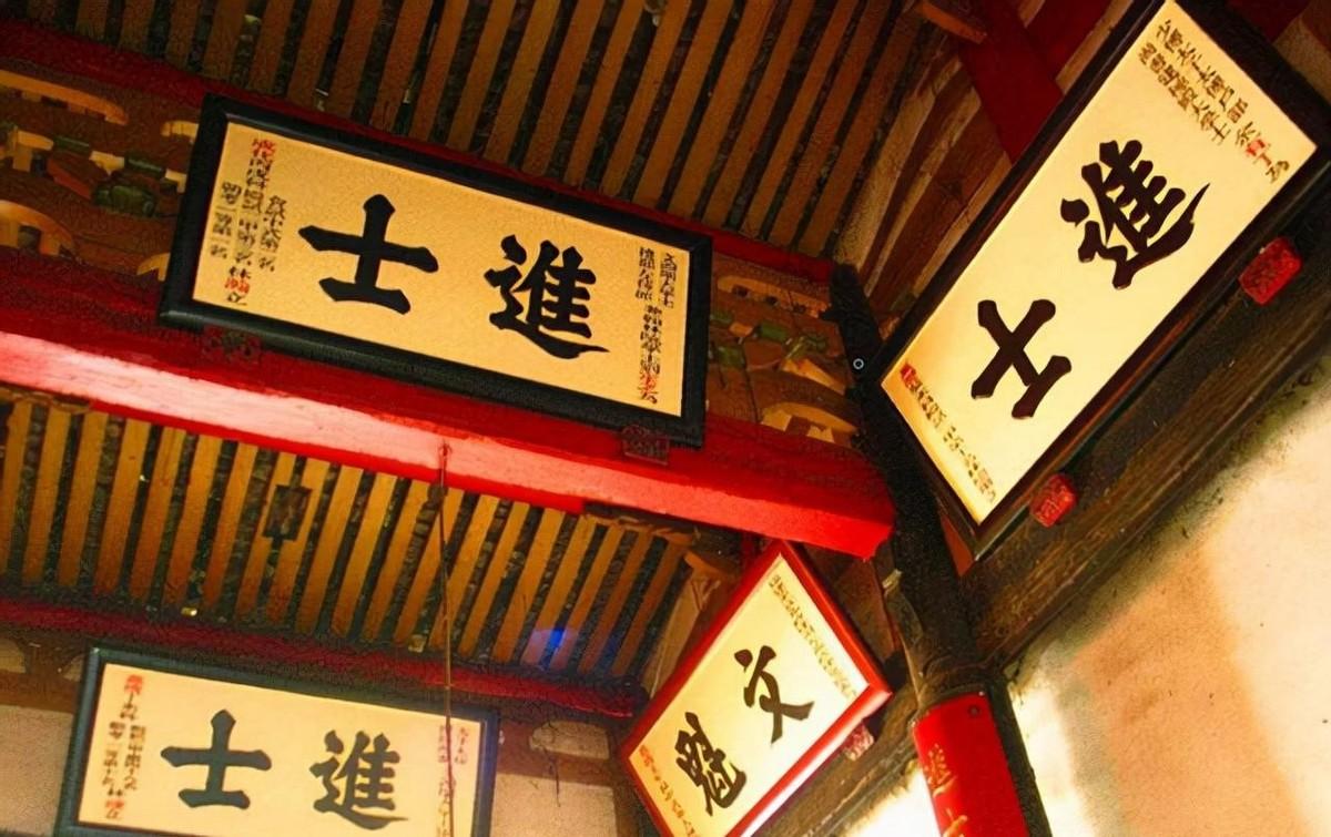 俗话都说英雄不问出身，为何左宗棠却因为自己只是举人身份而一直耿耿于怀？
光绪元年