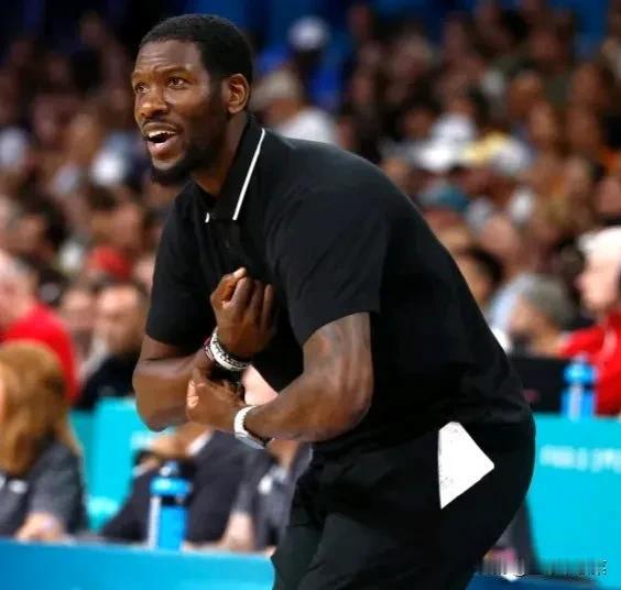 南苏丹国家队主教练罗伊尔·艾维将在2025年成为可能获得NBA主教练职位的热门人