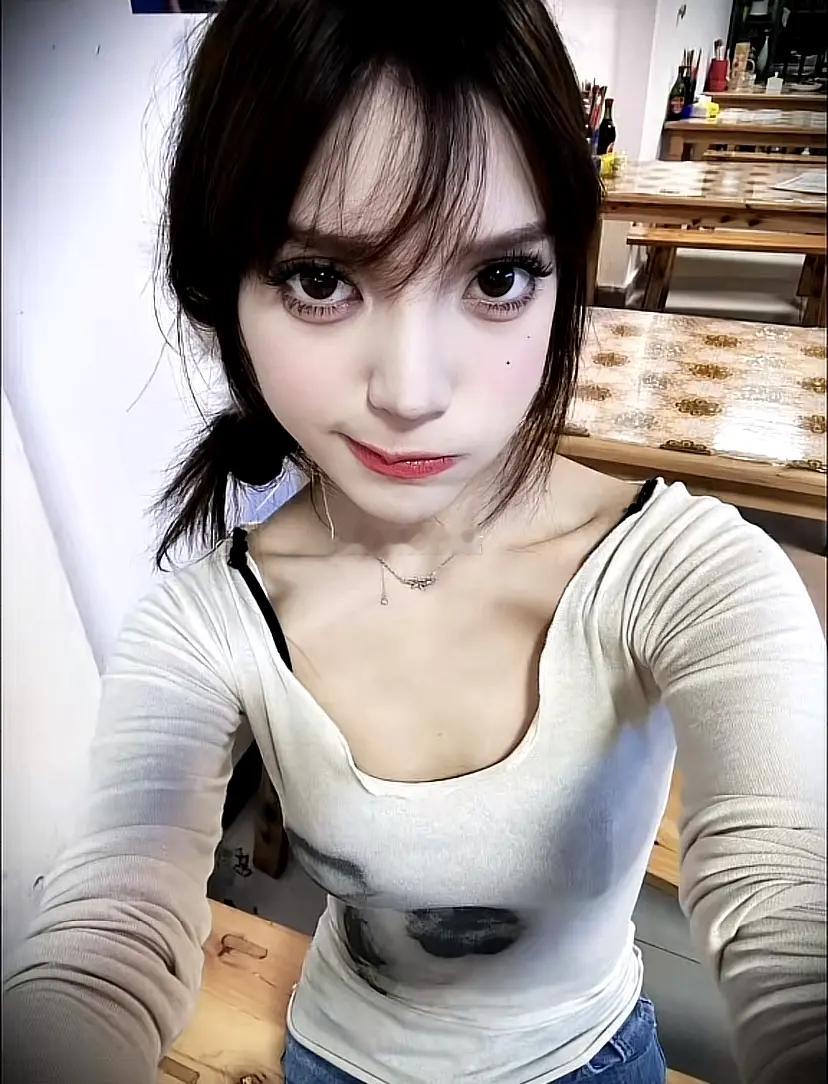 还好中了基因彩票，现在这个长相很新疆了。 