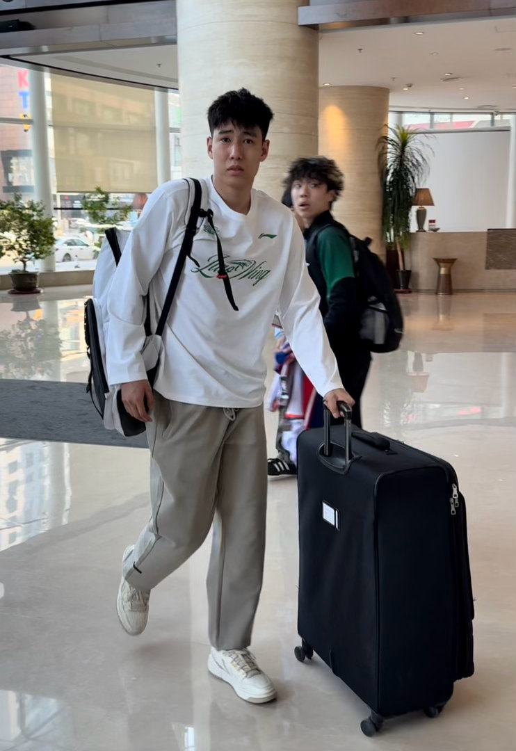 刚才去迎接虎子虎子一个帅气对视 沈阳