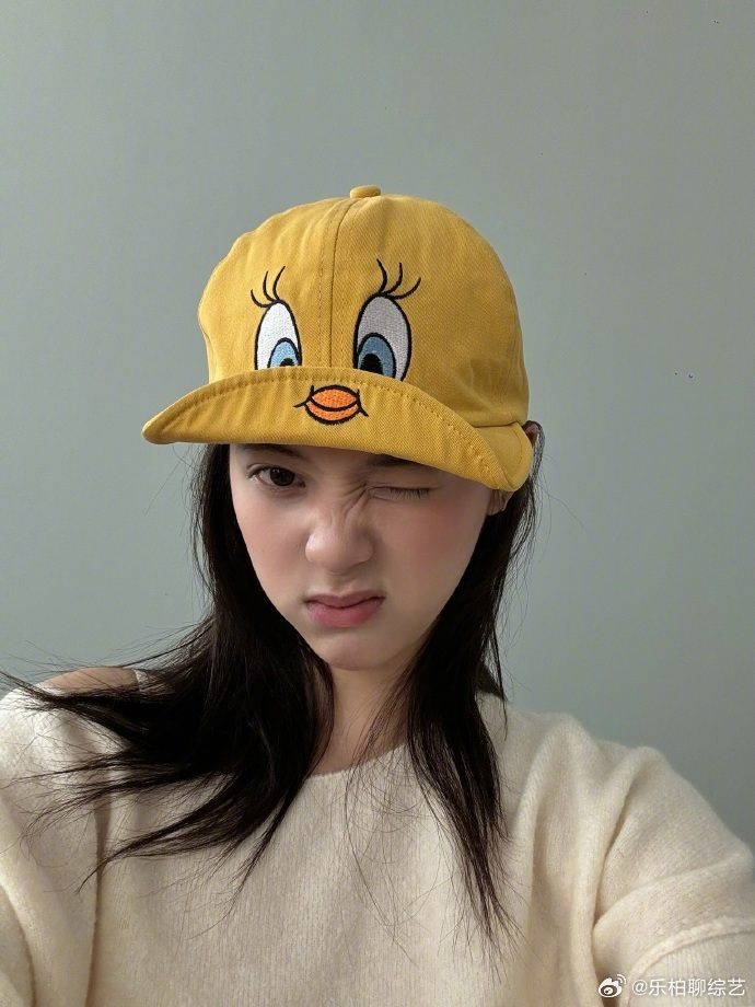 欧阳娜娜发了2025年的自拍  欧阳娜娜发了2025年的好多的自拍！真的是美美的