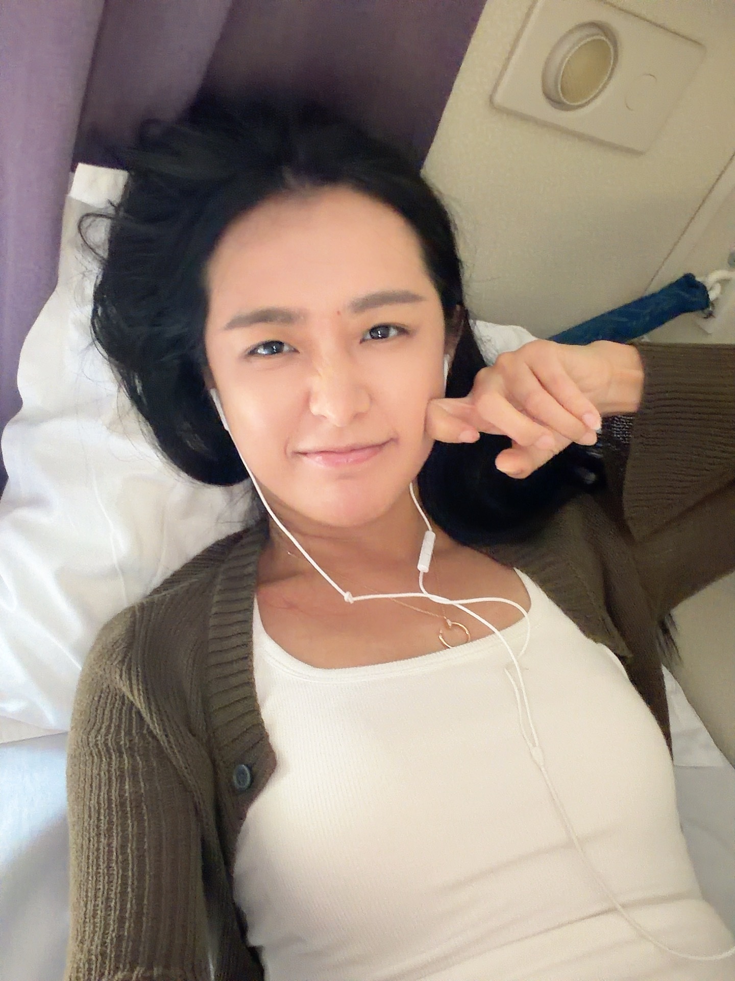 托出差的福 也是坐上了很多年都没坐过的绿皮火车 不知道软卧能不能睡着 先晚安了铁