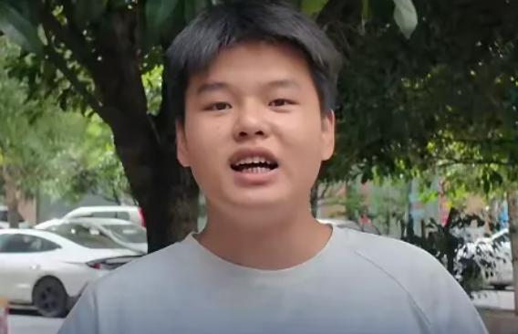 衡阳小伙赴长沙面试途中救下轻生女生，一句"晚点过来，我在救人"让用人单位重新约面