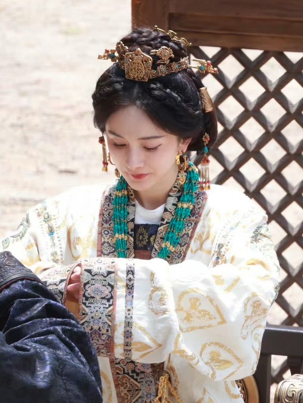 杨幂冯湮儿杨幂冯娷 举杯对饮，湮儿笑到我心里去了