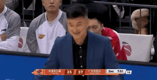 咱小破广一不小心登上了榜首，新赛季8连胜的梦幻开局，杜峰终于开心的笑了[呲牙]！