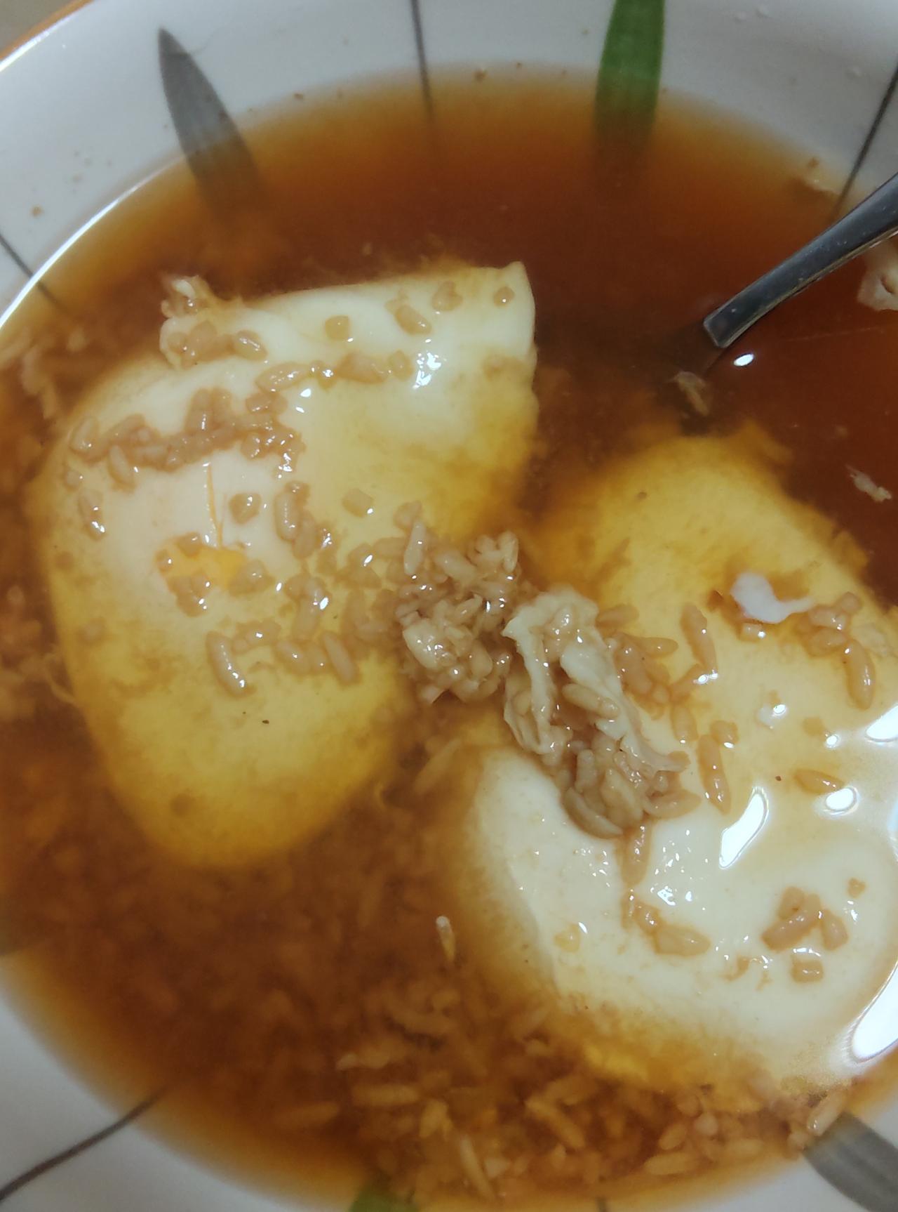 你说在不联系的日子里
是在积累思念 还是逐渐遗忘
那些断了联系的人
到底是被时间