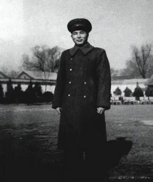 肖向荣（1910年9月6日—1976年3月23日），原名萧木元，广东梅县人。
肖