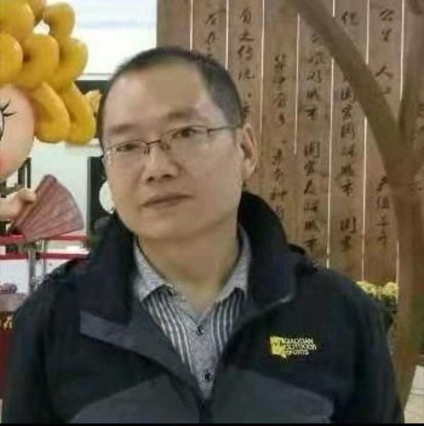 大蒜

我以前有个朋友 
喜欢喝酒

除了我以外，他没有碰到过敌手

我见过他喝