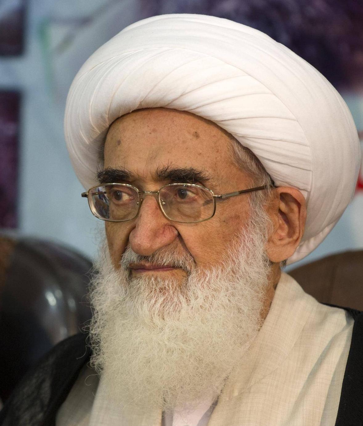 伊朗下达追杀令了！

准确来说，是什叶派的两位大阿亚图拉哈梅丹尼和设拉齐，向全世