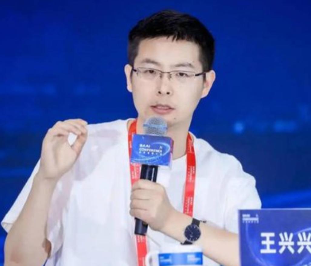 宇树科技创始人王兴兴，发出震撼言论：“预计明后年，一些服务业、工业就可以被AI完