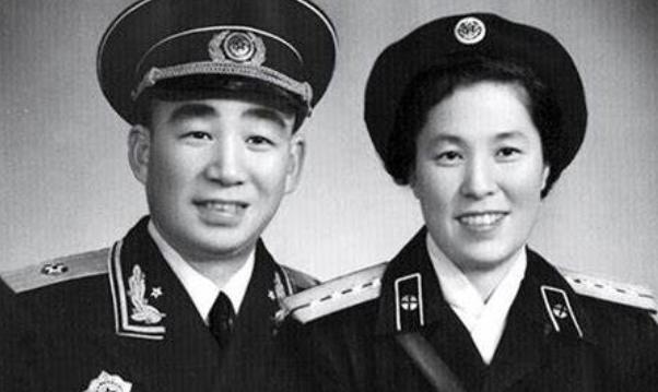 1930年，江西泰和，一个13岁的小伙跟着红军走了，投奔在队伍里的舅舅，家里留下