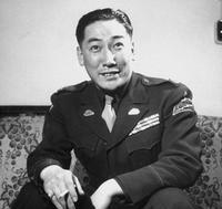 1997年，蒋纬国病逝。100岁的宋美龄接到消息立刻登机赶回台湾，到医院马上查账