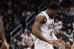 骑士超市悄然开张！多队疯狂来电询价。
球队近期状态低迷是引发关注的主因。
他们刚