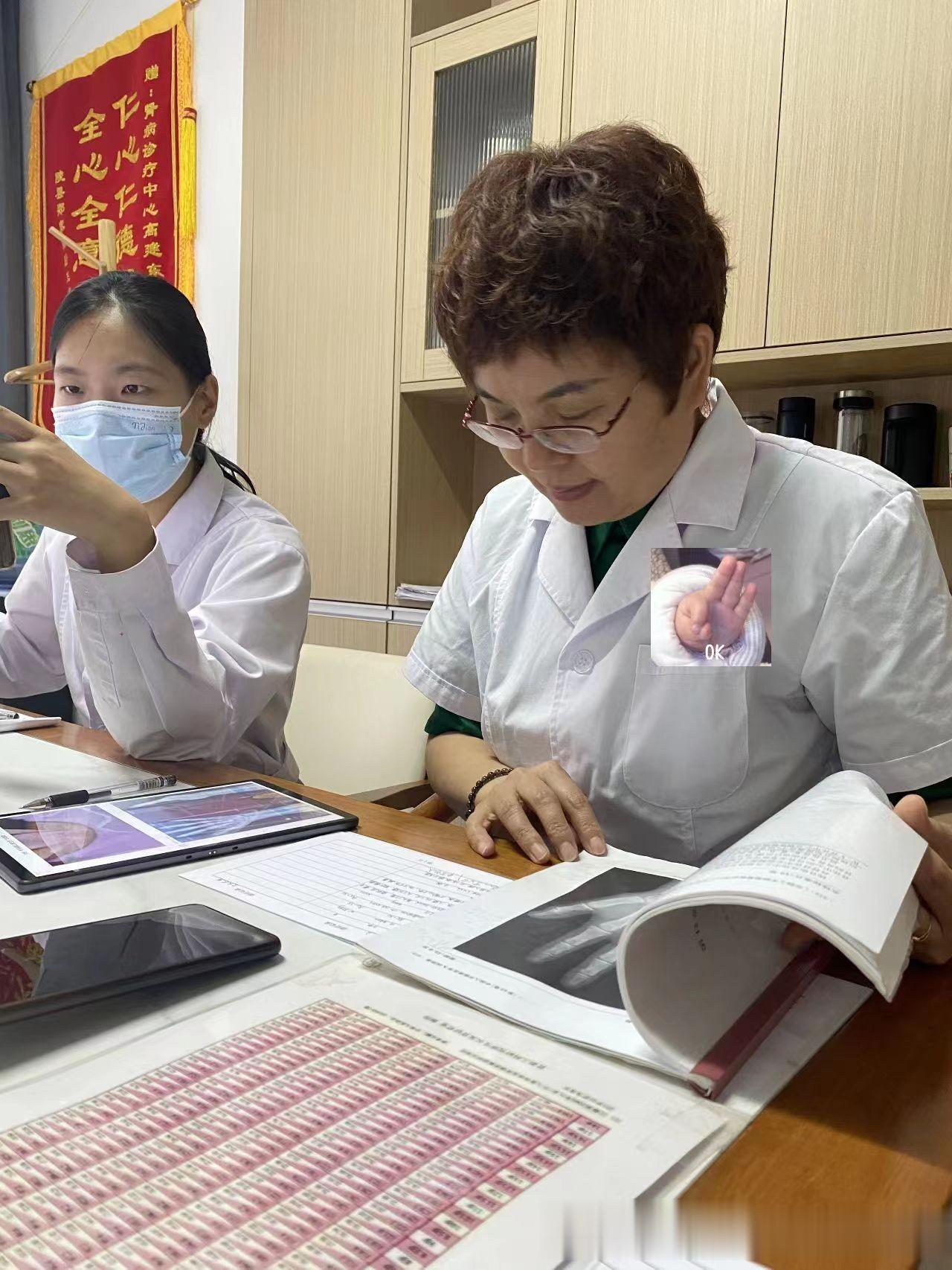 不想让孩子继续矮下去，我跟你说几招，都是我多年来的经验之谈
 
1、晚上吃饭，七