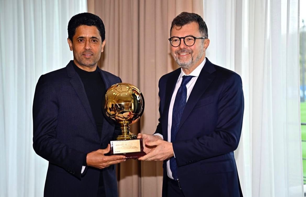 欧冠  金童奖颁奖典礼在今日举行，杜埃和坎波斯出席了典礼。纳赛尔因为工作冲突没能