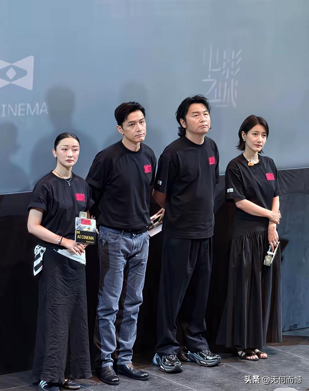 冯导电影的上海见面会，没有看到老韩和他出现呢，仅看到这四个人露了脸，四个人穿的衣