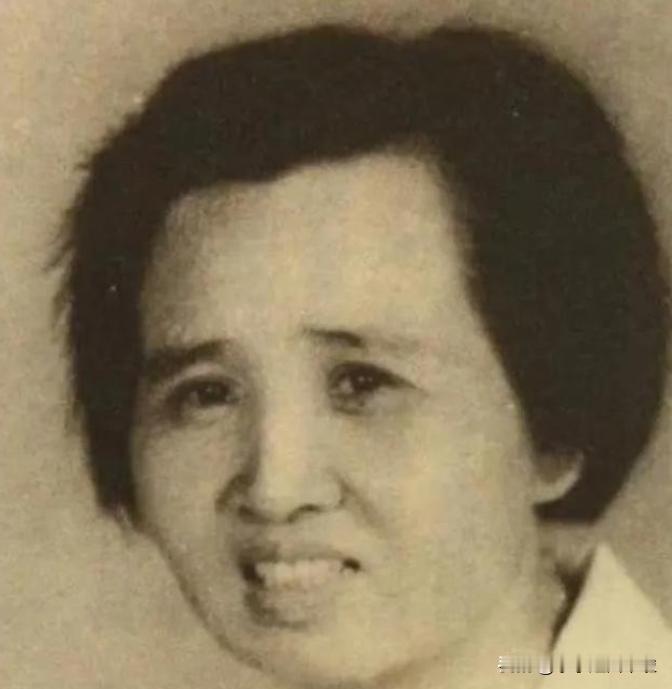 1977年，李敏在福建龙岩见到了亲姐姐杨月花，不过，杨月花当即向李敏提了一个要求